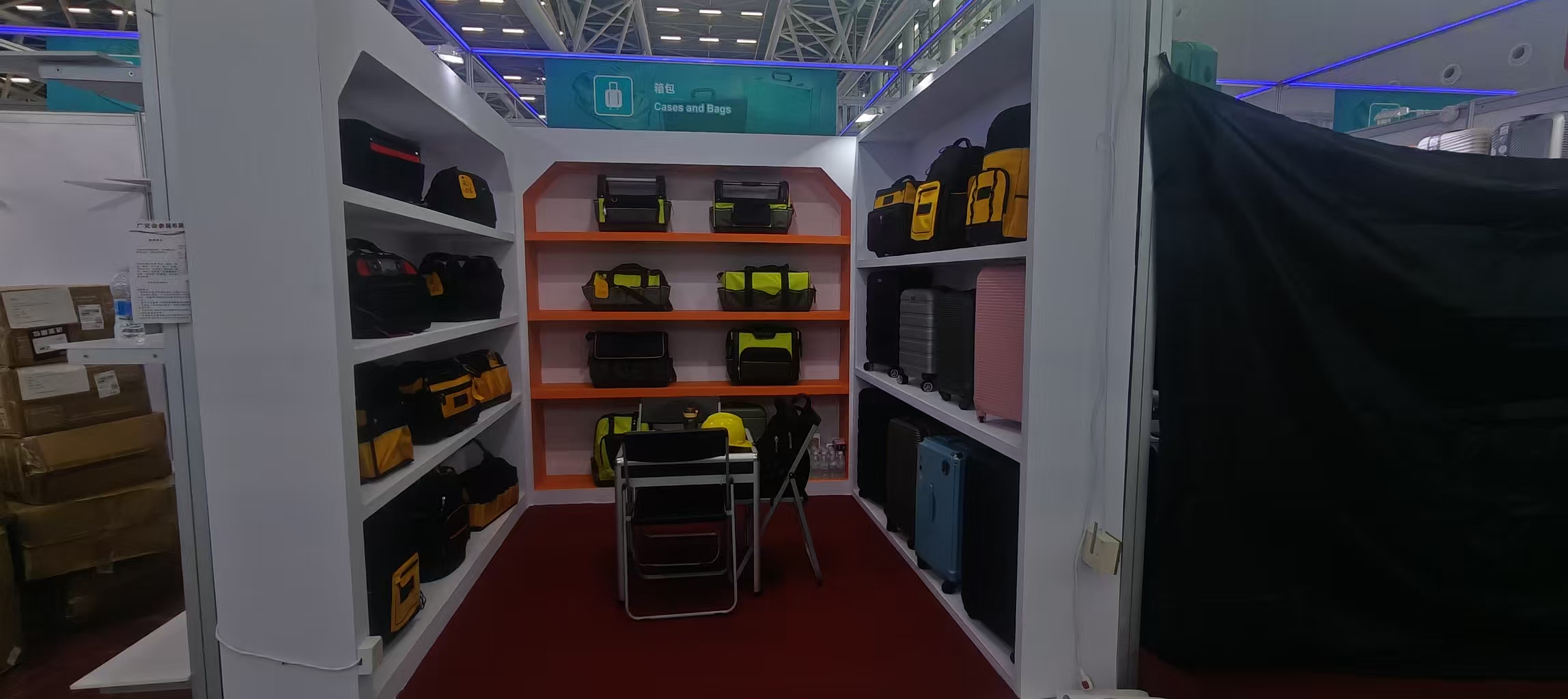 Nuestra empresa exhibe con éxito sus capacidades de fabricación de bolsas de herramientas profesionales en la Feria de Cantón de otoño de 2025